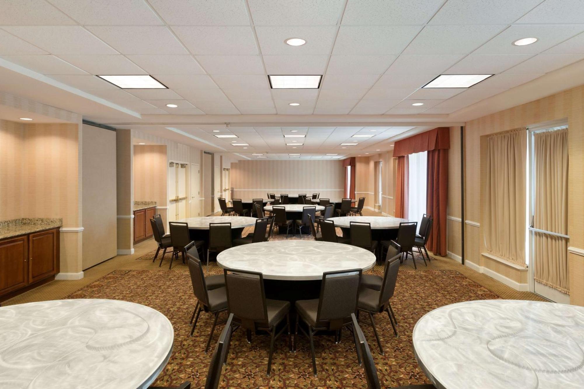 Hilton Garden Inn Оукбрук Теръс Екстериор снимка